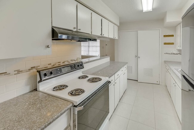 Interior Photo - 3818 Willow Springs Ln