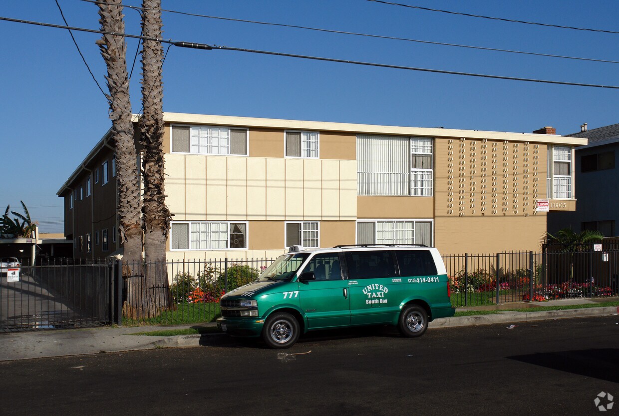 Foto del edificio - 11905 Manor Dr