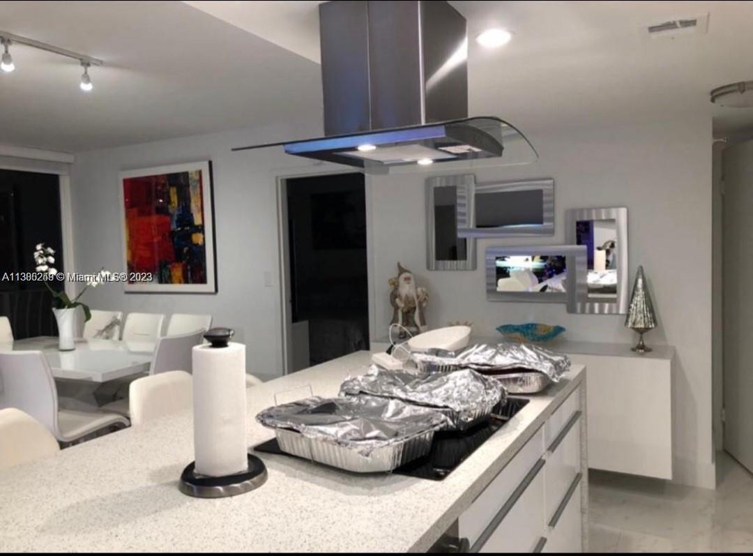 Foto principal - 7601 E Treasure Dr
