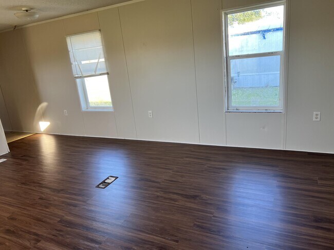 Foto del edificio - 1490 Joe Miller Rd