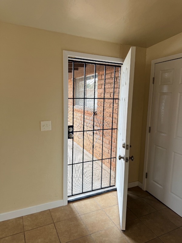 Building Photo - 755 E Holaway Dr