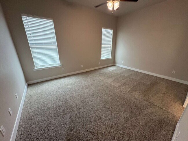 Building Photo - Stunning Three Bedroom In Bell Farms!