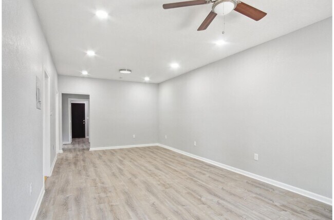 Foto del edificio - Charming and Modern Living Near Downtown San Antonio