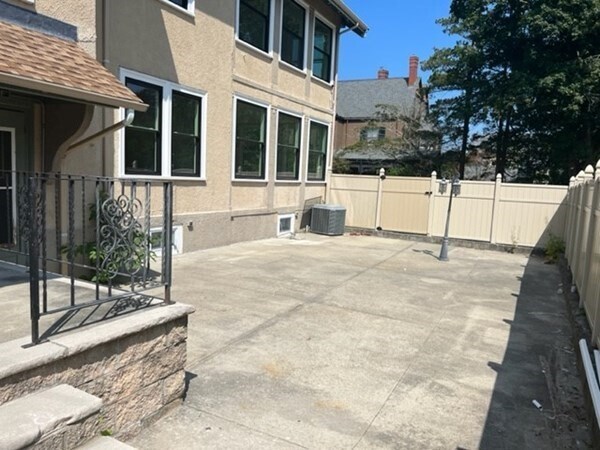 Foto del edificio - 50 E Clinton St