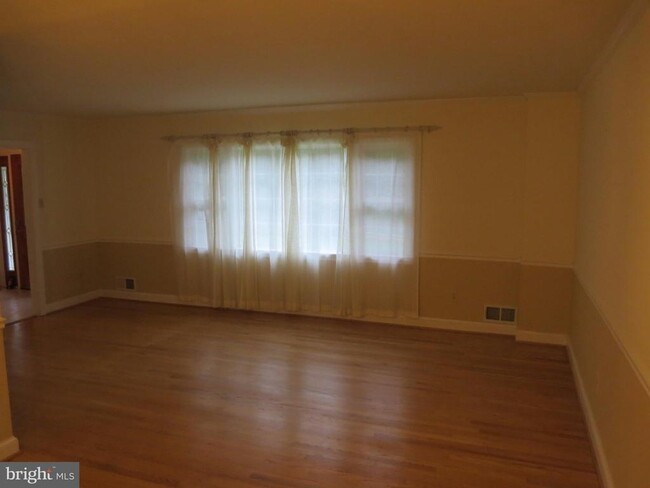 Building Photo - 6322 Linway Terrace