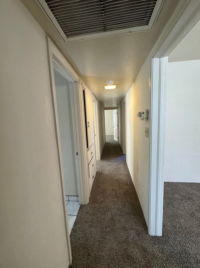Foto del edificio - Spacious home near Bakersfield College!