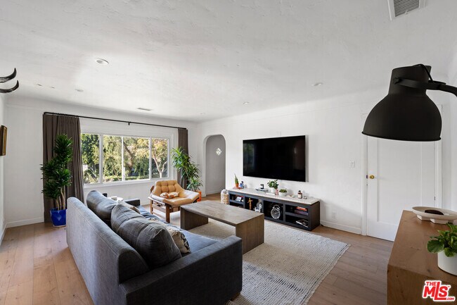 Foto del edificio - 502 N Sweetzer Ave