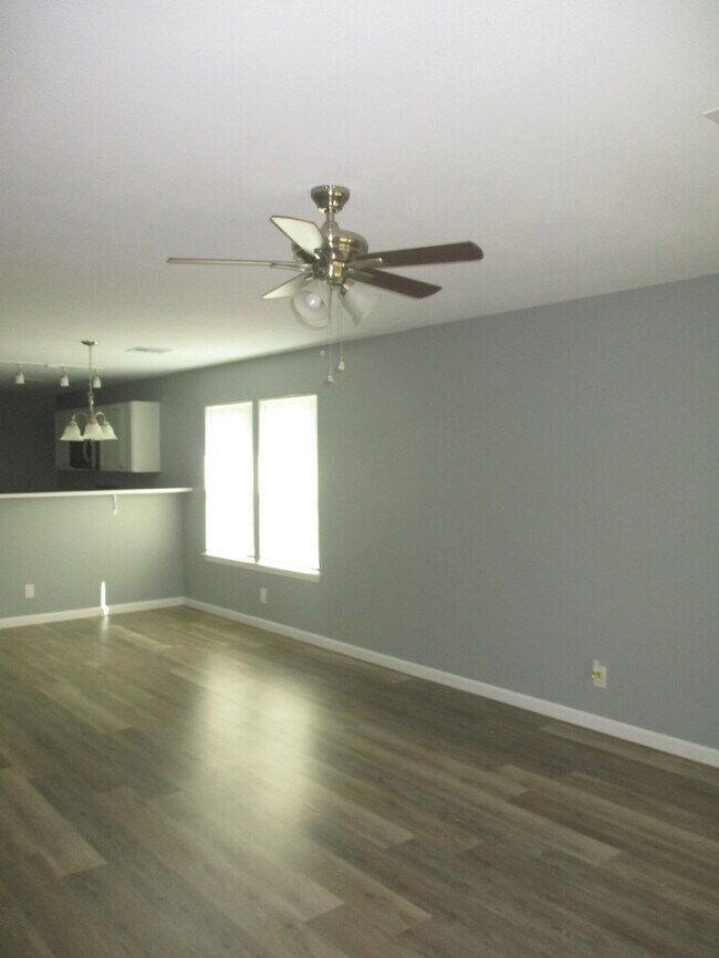 Building Photo - 415 Industrial Ave Sand Springs OK 74063