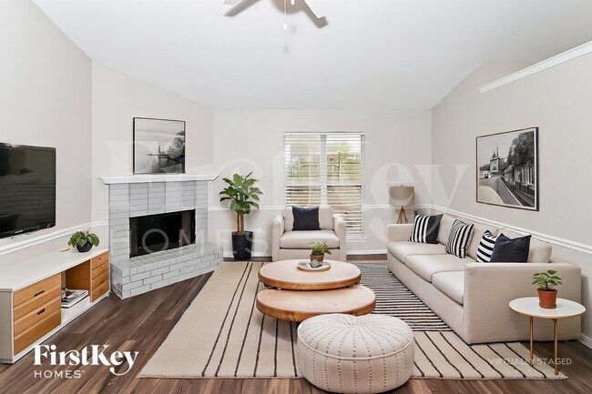 Foto del edificio - 6495 Westbury Ave
