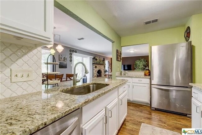 Building Photo - 13218 Villa Park Dr