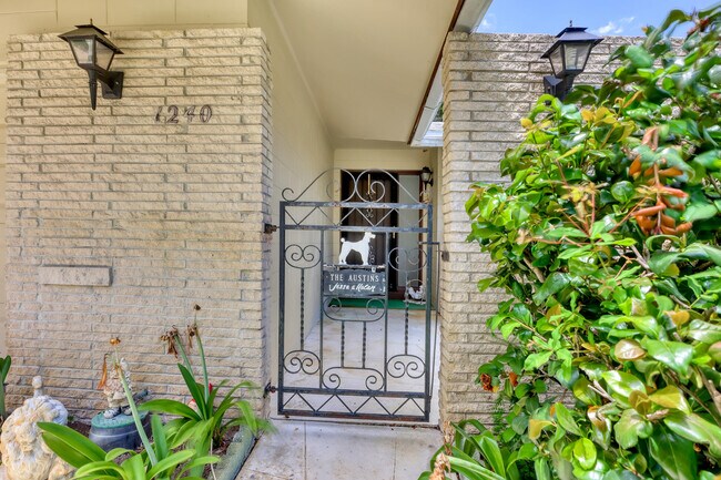 Foto del edificio - 1240 Santa Cruz Ave