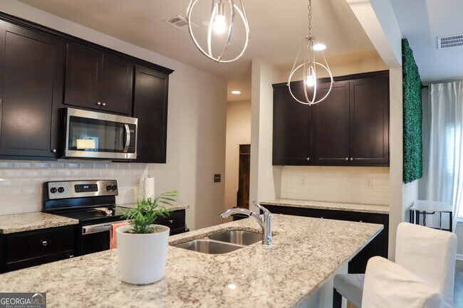 Building Photo - 402 Mulberry Row