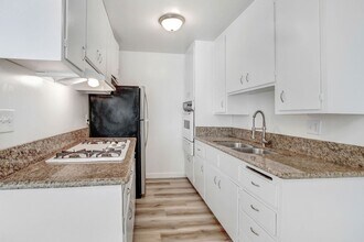 Building Photo - 1550 S Saltair Ave Building Photo - 1550 S Saltair Ave