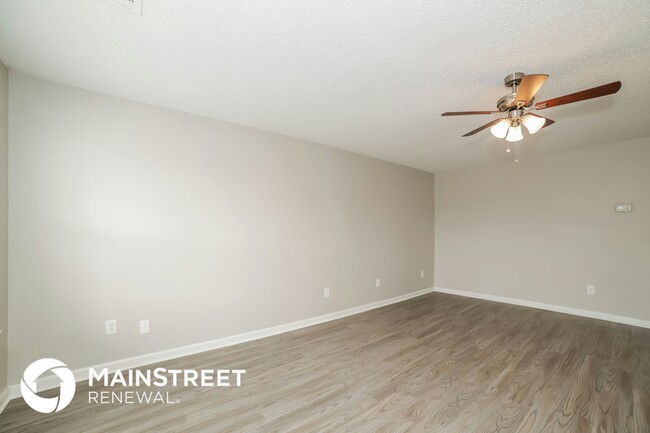 Building Photo - 6239 Hickory Ln Cir
