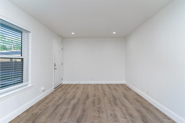 Foto del edificio - 5708 Hudson St