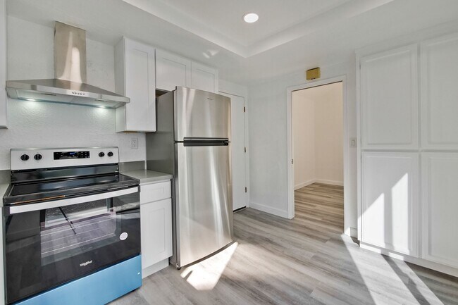 Foto del edificio - Welcome to this 3 bedroom 2 bath Just updated Townhome located in South San Jose.