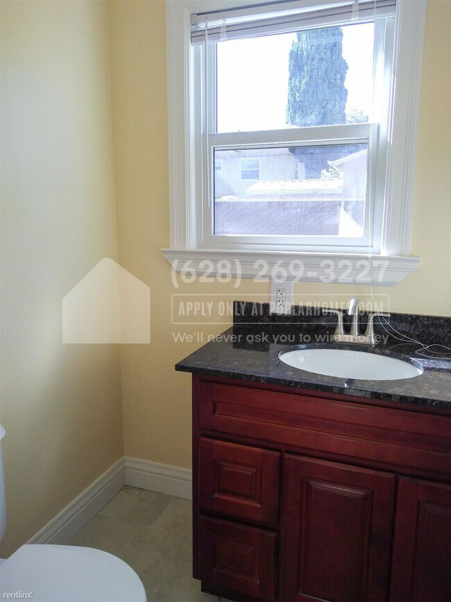 Building Photo - 2 br, 1.5 bath House - 1042 Eugene Ave Uni...