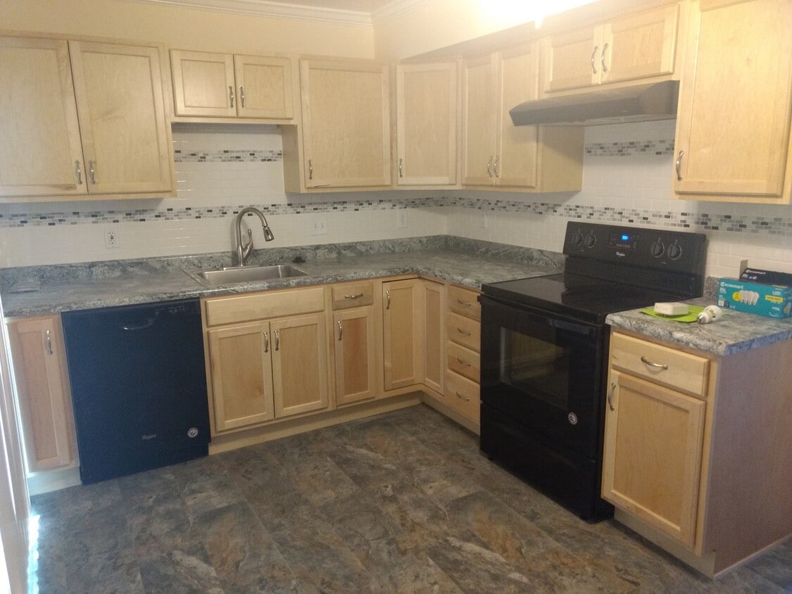 Updated 2 Bed 1 Bath Townhouse close to downtown Louisville - Updated 2 Bed 1 Bath Townhouse close to downtown Louisville