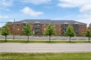 Building Photo - 624-664-664 Highland Dr
