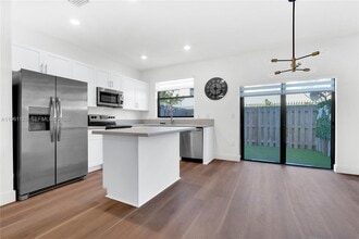 Building Photo - 859 NE 211th St