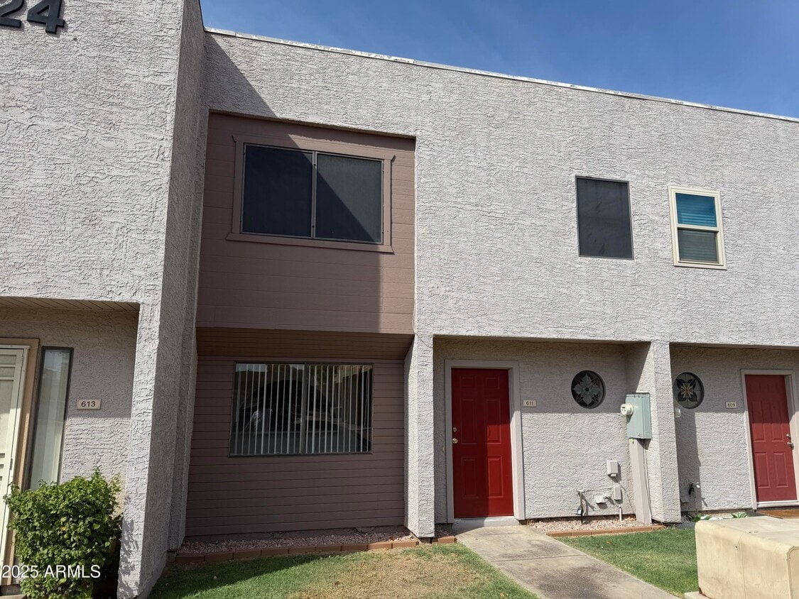 Foto principal - 611 W 13th St