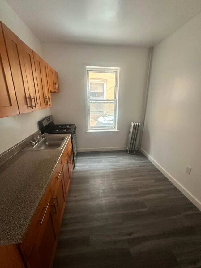 Foto del edificio - 112 E 95th St