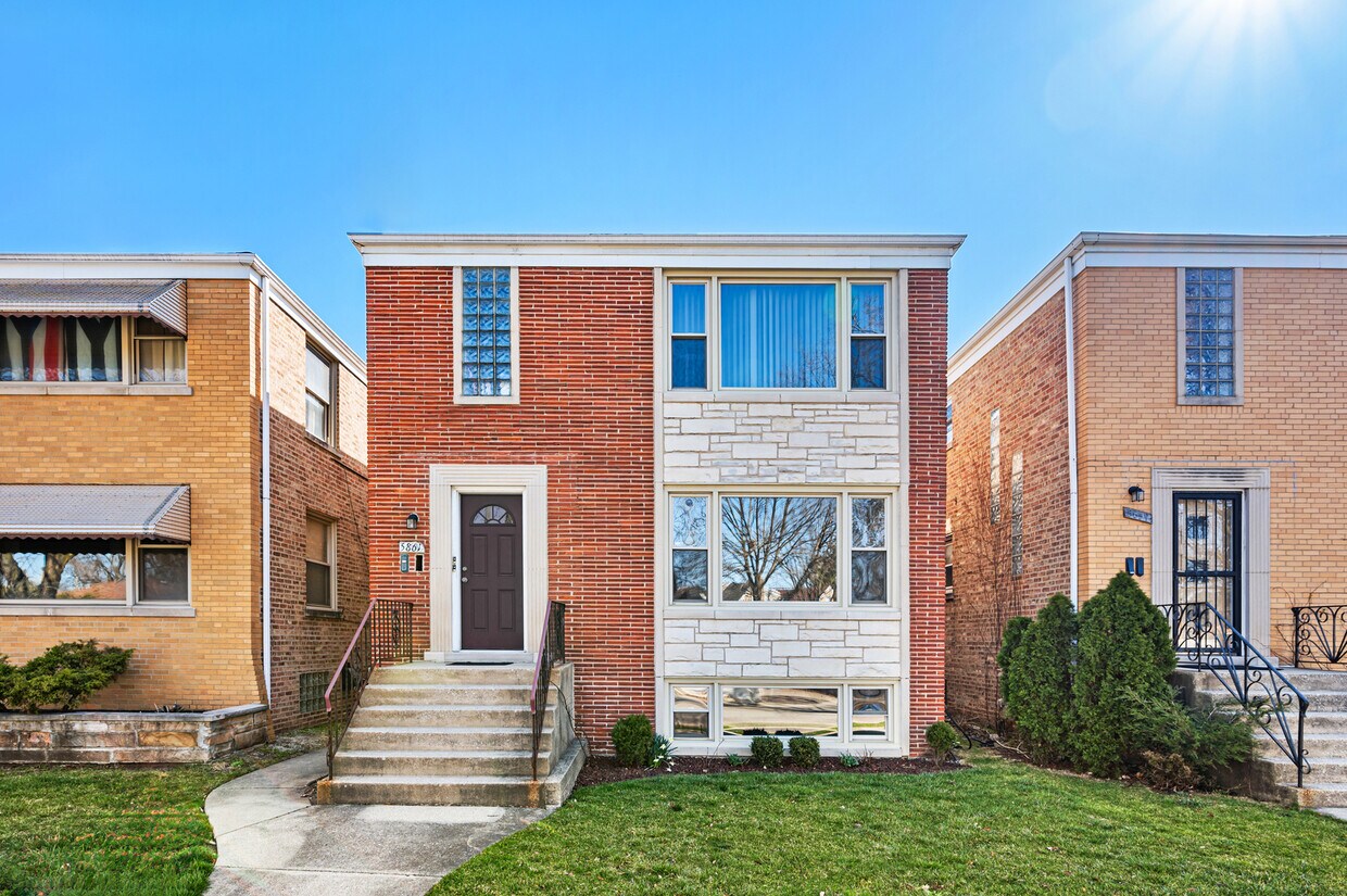 Primary Photo - 5861 N Nagle Ave