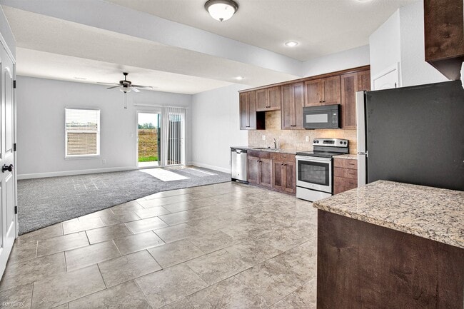 Foto del edificio - 3 br, 2.5 bath 4plex - 9415-9421 North Len...