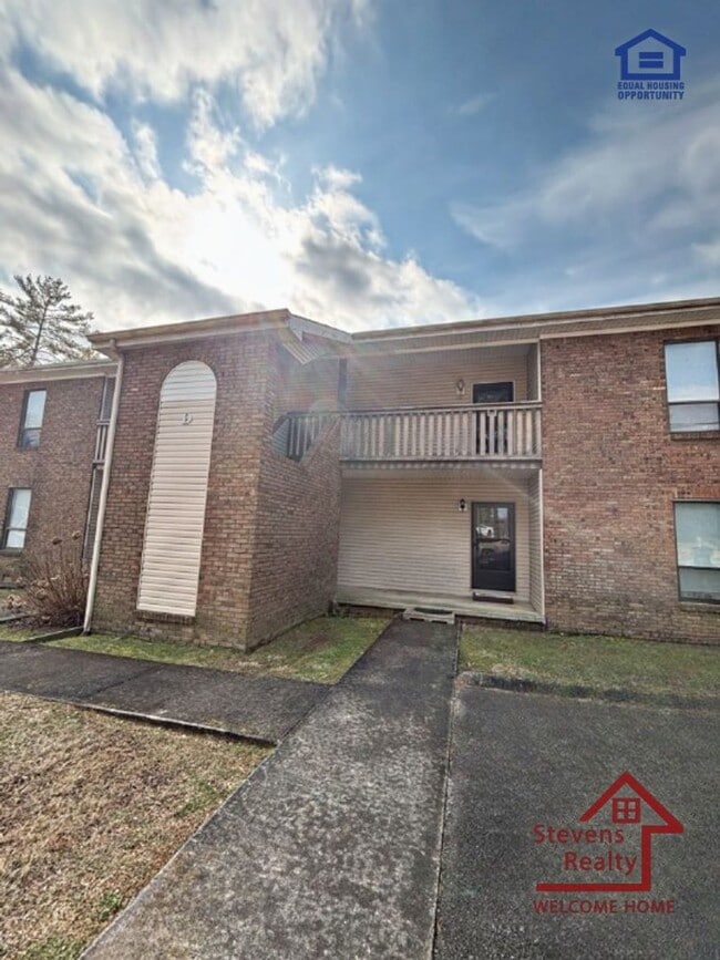 Building Photo - 121 Bybee Dr