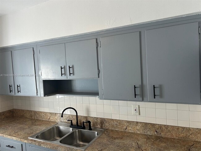 Building Photo - 7845 NE Bayshore Ct