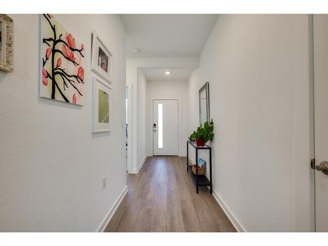 Building Photo - 13721 Zuhause Dr