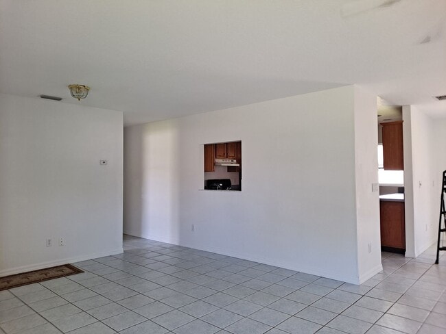 Foto del edificio - Available Mid-Nov! 3BR 2BA OFF RIVERSIDE DR FOR RENT