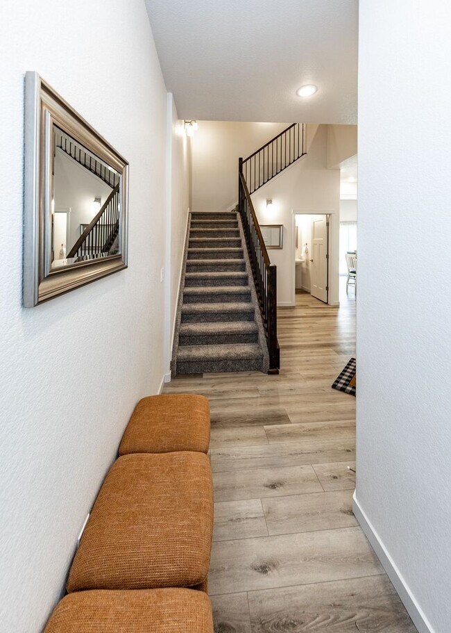Building Photo - Gorgeous Views End Unit 3 Bed Townhome nex...