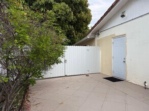 Building Photo - 1715 SW 102nd Ct