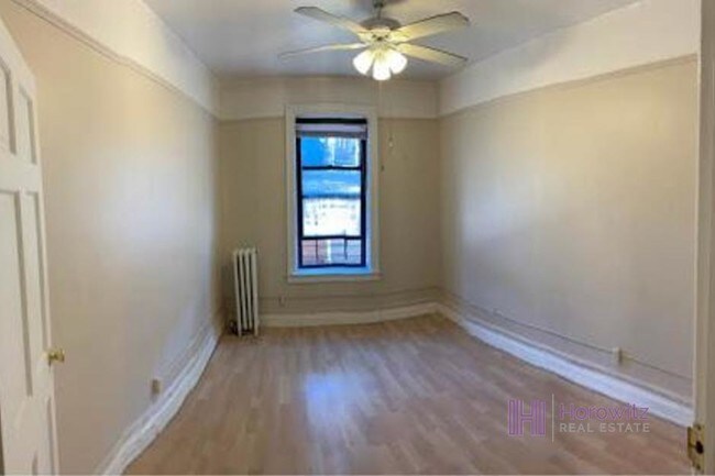 Building Photo - 35-25 Crescent St