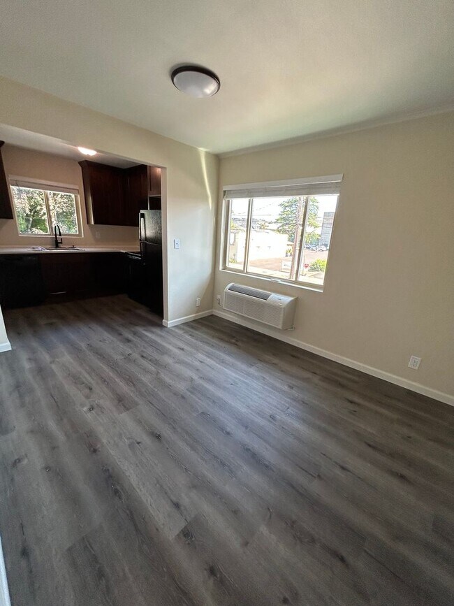 239 NE Lincoln St Unit 1, Hillsboro, OR 97124 Room for Rent in