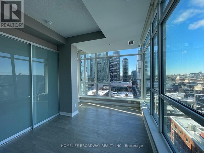 Building Photo - 199 Richmond St W