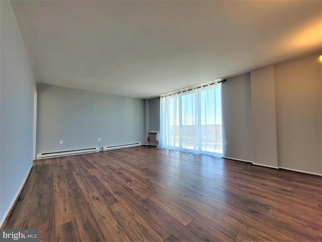 Building Photo - 3245 Rio Dr