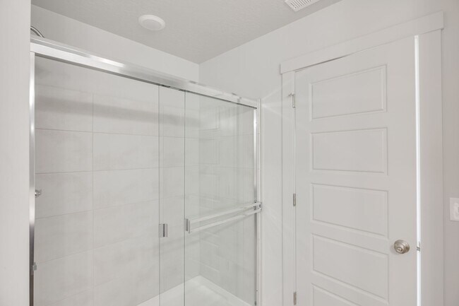 Foto del edificio - Near Everywhere You Want To Be!  Ambleside Townhomes!