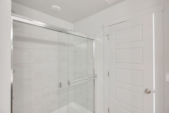 Building Photo - Three Bedroom Townhome is ready for you!