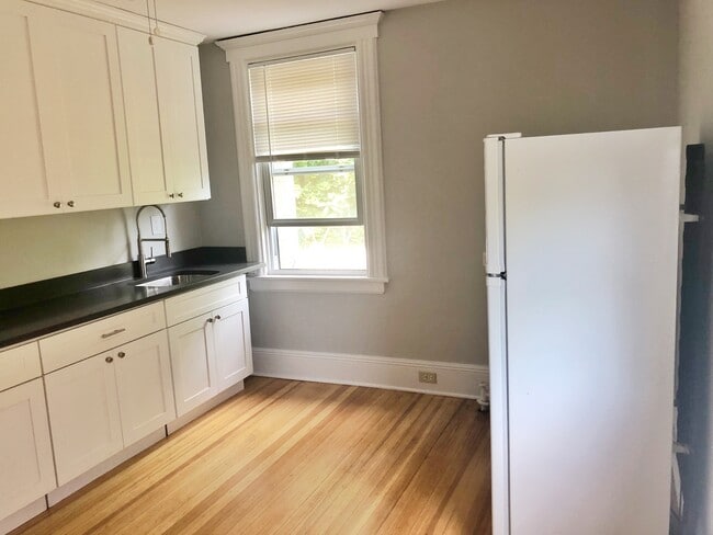 Kitchen - 41 Washington Ave