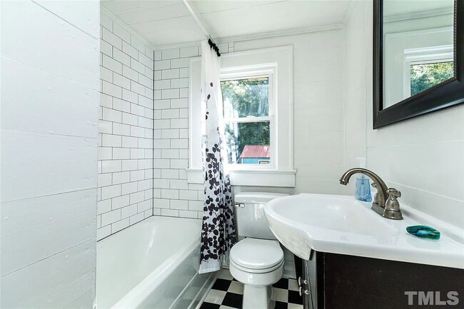 Bathroom - 403 N Melville St