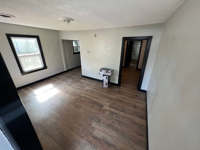 Building Photo - 906 S 19th St