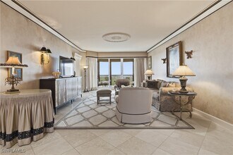 Building Photo - 8990 Bay Colony Dr