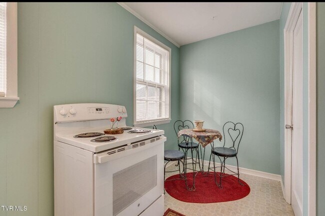 Foto del edificio - 2 bedroom  1 Bath Brick  home