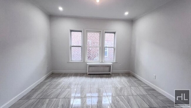 Building Photo - FRESHLY GUT RENOVATED VERY BRIGHTAND BEAUT...