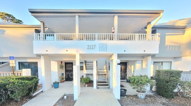 Building Photo - 2117 Lakewood Club Dr S