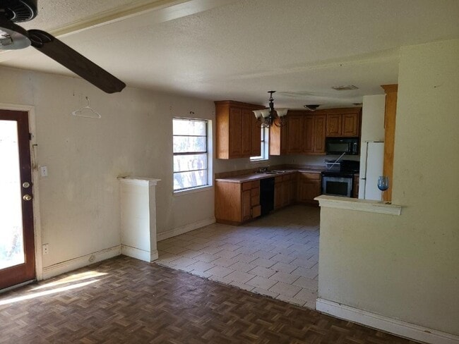 Building Photo - 3 bedroom 2 bathroom house in 76133