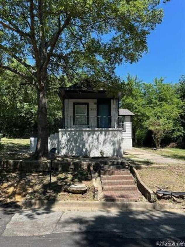 Primary Photo - 1613 Johnson St