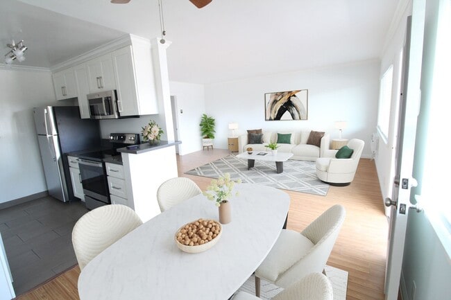Interior Photo - 9622 Lucerne Ave